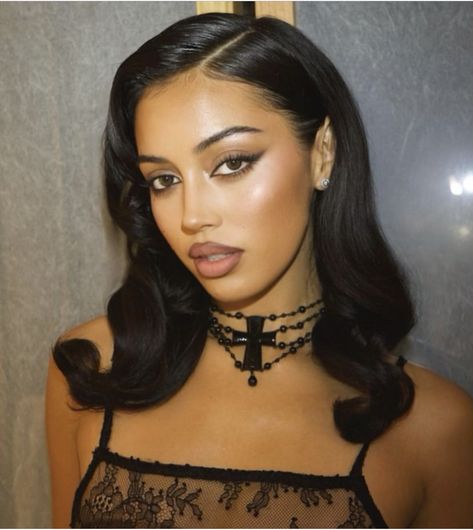 Cindy Kimberly Costume, Cindy Kimberly Black Dress, Kimberly Hair, Mob Wife Makeup, Wolfie Cindy, Cindy Moon, Feminine Makeup, Dark Makeup Looks, Latina Makeup