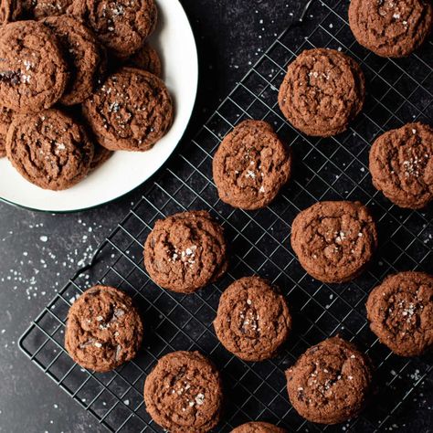 Carob Cookie Recipes, Carob Powder Recipes, Carob Cake Recipe, Carob Cake, Carob Recipes, Dr Food, Oatmeal No Bake Cookies, Oat Cookie Recipe, Anise Cookies