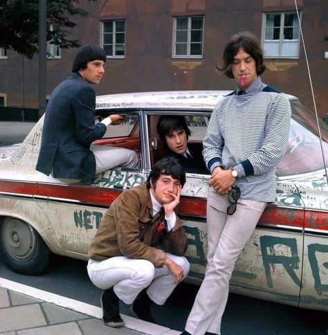 People Posing, Dave Davies, Ray Davies, Blue Soul, Beatles Photos, The Yardbirds, Beach Boy, 60s Music, The Kinks