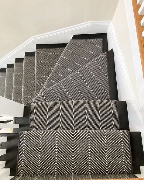 The Carpet Workroom on Instagram: “Happy Monday! We hope everyone had a great weekend and started off the week strong. Our #stairrunner inspo brought to you is a beautiful…” Black Herringbone Stair Runner, Herringbone Stair Runner, Boston House, Stair Cases, Runner Inspiration, Staircase Runner, House Work, Black Herringbone, Stair Runners