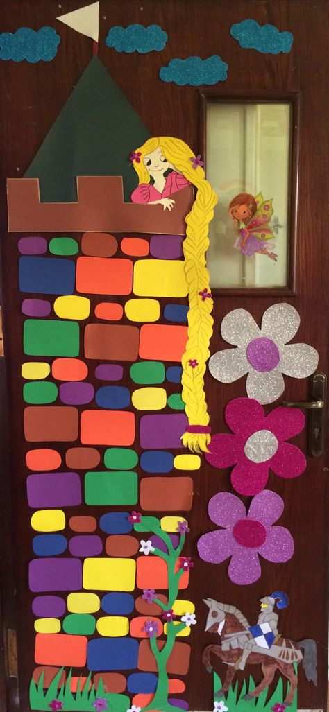 fairy tale door , rapunzel door , class room simple decoration Halloween Party Ideas Decorations, Classroom Door Decorations, Door Decorating Ideas, Creative Pumpkin Decorating, Halloween Creative, Scream Halloween, Horror Party, Cheap Ideas, Dollar Store Halloween