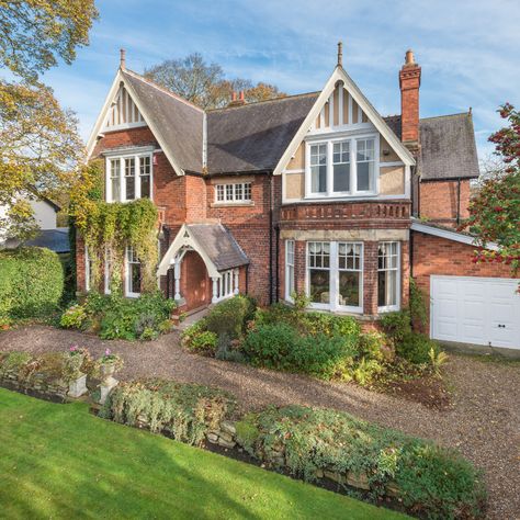 Dating from 1896, Ravensbourne in Houghton-le-Spring is a reassuringly traditional Victorian villa featuring a tiled storm porch and four handsomely proportioned reception rooms with bay windows and original fireplaces. It has a large (albeit dated) kitchen, utility room, five bedrooms and a third of an acre of grounds, with secret garden “rooms” accessed via a wrought-iron gateway. Houghton-le-Spring is a town 15 minutes’ drive from Durham. bradleyhall.co.uk Victorian House Bay Window, English Victorian House Exterior, Big English Houses, Victorian British House, Large British House, Traditional English Home Exterior, Victorian Detached House Uk, British Victorian Homes, Large English House