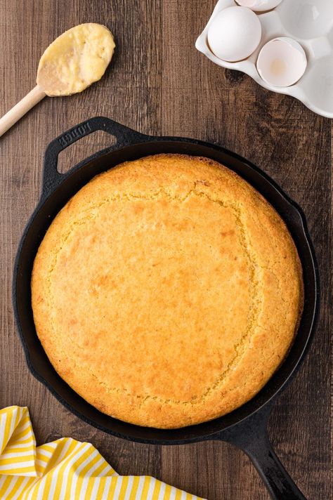 Skillet Cornbread Skillet Cornbread Recipe, Old Fashioned Cornbread, Southern Cornbread Recipe, Leftover Cornbread, Skillet Cornbread, Southern Cornbread, Sweet Cornbread, Cornbread Recipe, Easy Summer Meals