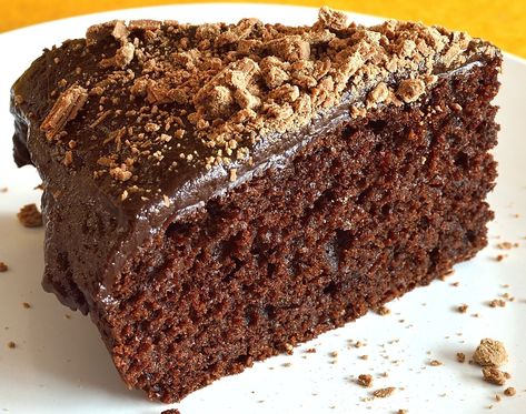 School Desserts, Chocolate Yogurt Cake, Microwave Chocolate Cake, Microwave Chocolate Cakes, Flake Chocolate, Welsh Recipes, Microwave Cake, Yoghurt Cake, Gourmet Cakes