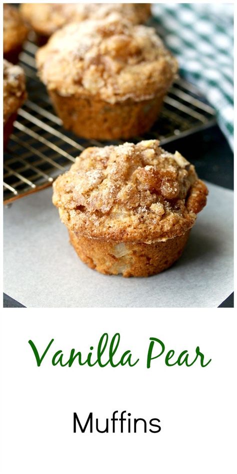 Breakfast Muffins Recipes, Pear Muffins Recipes, Pear Breakfast, Walnut Topping, Pear Dessert Recipes, Pear Muffins, Muffins Blueberry, Pear Dessert, Muffins Recipes