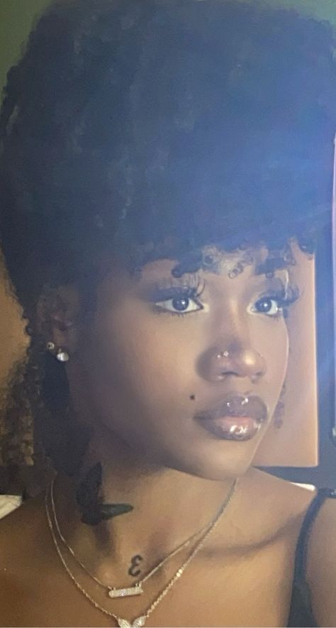 Toni’s interlude... on Twitter: "🧚🏾… " Double Nose Piercing On Black Women, Double Piercing Nez, Double Nose Piercing Black Women, Two Nose Piercings On One Side, Double Nose Piercing Aesthetic, Different Piercings Face, Nose Ring Aesthetic, Double Nose Piercing Same Side, Nose Piercing Aesthetic