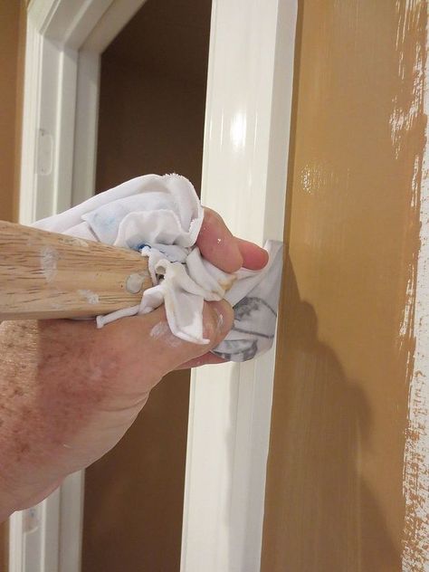 How to make a straight line up against the trim with your wall paint? Who knew this hack would be so awesome! diy | painting | painting hacks | wall painting | diy painting | walls | diy wall painting | painting hacks | secret to painting | paint | paint secrets | diy home decor | diy hacks | useful life hacks Painting Fabric Furniture, Astuces Diy, Diy Home Repair, Straight Line, Painting Kitchen Cabinets, Home Repairs, White Paint, Diy Home Improvement, Painting Tips