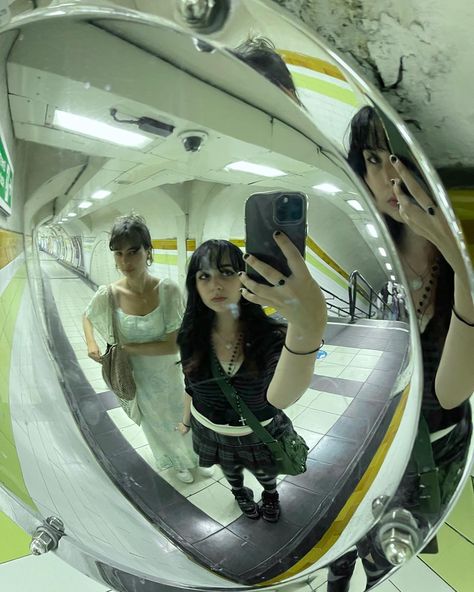 Convex Mirrors Aesthetic, Perspective Selfie Reference, Convex Mirror Drawing, Traffic Mirror Photography, Convex Mirror In Bedroom, Mirror Pic Drawing Reference, Concave Mirror Aesthetic, Bedroom Mirror Selfie Aesthetic, Convex Mirror Selfie Aesthetic