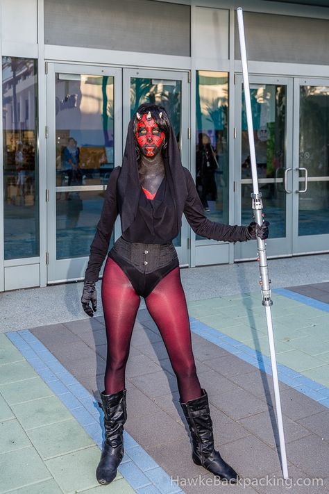 Darth Maul Cosplay, Darth Maul Costume, Star Wars Logos, Star Wars Makeup, Star Wars Bag, Star Wars Planets, Character Cosplay, Covergirl Makeup, Star Wars Models