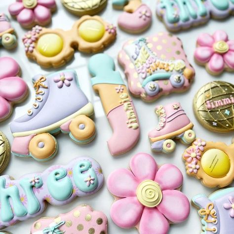 Jessika Eoff on Instagram: "Groovy skate sets are so fun! ✌🏻💗🛼 #cottonlanebakery #skatecookies #groovycookies #theyseemerollin" Skate Party Cookies, Roller Skate Birthday Cookies, Roller Skate Sugar Cookies, Roller Skate Cookies Decorated, Roller Skate Cookies, Cookie Themes, Job Logo, Pink Roller Skates, Skate Birthday Party