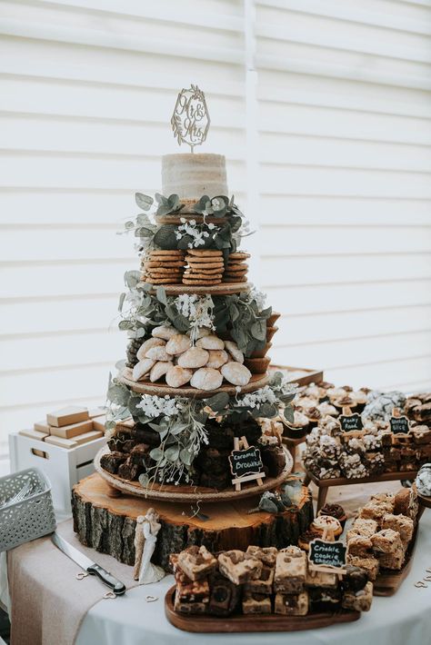 Dessert Station Ideas, Dreamy Wedding Reception, Wedding Cake Alternatives, Dessert Station, Custom Desserts, Dream Wedding Decorations, Boda Mexicana, Wedding Dessert Table, Fall Wedding Cakes