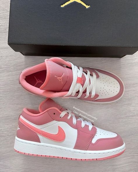 Strawberries And Cream Jordans Outfit, Best Mens Shoes, Nike Rosa, Best Sneakers For Men, Jordan Rose, Casual Sneakers For Men, Mens Shoes Casual, Shoes For Girl, Nike Shoes Women Fashion