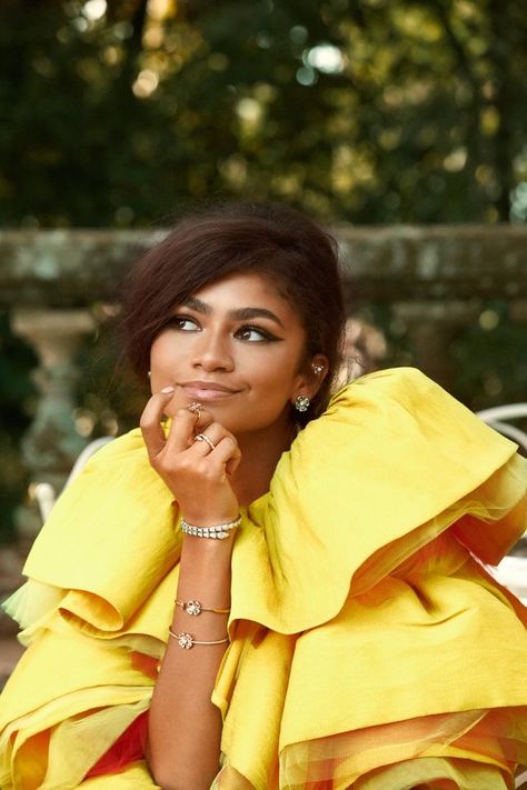 Yellow Outfit Aesthetic, Zendaya Aesthetic, Mulan 3, Mode Zendaya, Estilo Zendaya, Zendaya Maree Stoermer Coleman, Lucy Lawless, Zendaya Outfits, Marie Claire Magazine