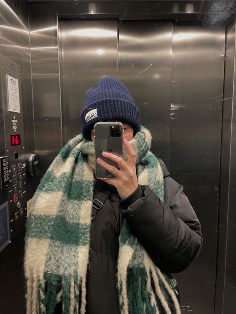 scarf, outfit inspo, pic inspo, selfie, elevator pic, ganni, chunky scarf Chunky Scarves Outfit, Ganni Winter Outfit, Chunky Scarf Aesthetic, Ganni Beanie Outfit, Beanie And Scarf Outfit, Outfits With Beanies Aesthetic, Ganni Beanie, Beanie Outfit Aesthetic, Chunky Scarf Outfit