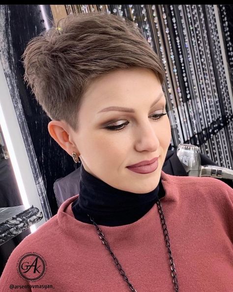 Short Messy Haircuts, Short Hair For Boys, Pixie Haircut Styles, Shaved Hair Cuts, Short Shaved Hairstyles, Funky Short Hair, Short Silver Hair, Short Hair Pixie Cuts, Super Short Hair