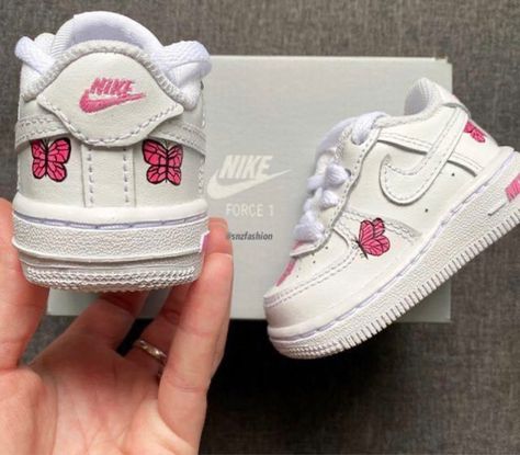 Custom Air Force 1 Pink, Air Force 1 Pink, Custom Baby Shoes, Luxury Baby Clothes, Shoes Nike Air Force, Boty Nike, Baby Nike