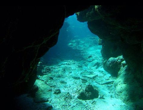 exiting the moon pool♡ Mermaid Cave, Moon Pool, Mermaid Moon, Underwater Caves, H2o Mermaids, Mako Mermaids, Water Aesthetic, Mermaid Aesthetic, Mermaid Life