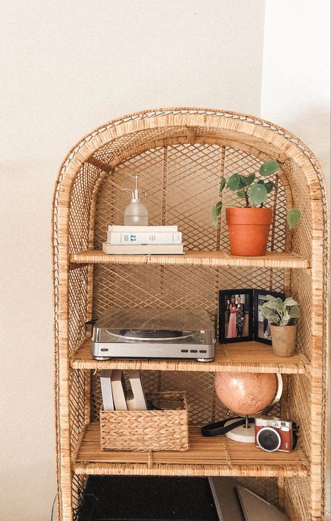 Boho Shelf Ideas, Cane Shelf Styling, Wicker Shelf Decor Ideas, Wicker Book Shelf, Small Wicker Shelf, Arched Wicker Shelf, Arch Shelf Decor, Rattan Shelf Decor, Rattan Shelf Styling