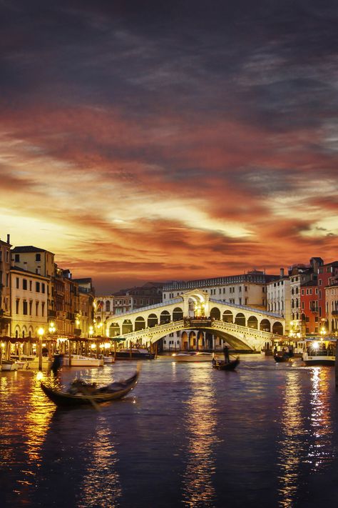 Rialto Bridge at Sunset.  The Rialto Bridge in Venice Italy is an icon and lives up to expectation.  Although you do want to cross it, the best view and photos of the bridge are from the Grand Canal. Scenic Pictures, Visit Venice, Italian Life, Italy Venice, Dream Place, Places In Italy, A Bridge, Bora Bora, The Plan