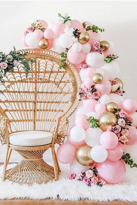 Top tips and etiquette for hosting a baby shower. #hostingbabyshower Baby Shower Arch Backdrop, Baby Shower Decorations For Girl, Baby Shower Arch, Bridal Shower Chair, Baby Shower Etiquette, Shower Arch, Baby Shower Girl Diy, Girl Shower Themes, Peacock Chair