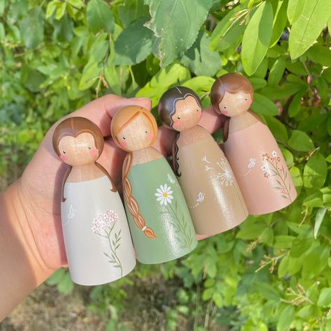 Mushroom Crafts, Wooden Toys Plans, Toddler Christmas Gifts, Wood Peg Dolls, Doll House Crafts, Peg People, Crafts For Kids To Make, Wooden Pegs, Doll Play