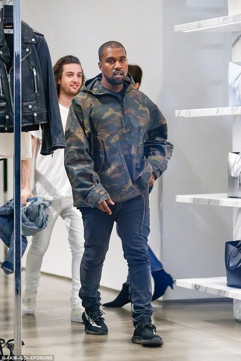 Kanye West wearing Yeezy Boost 350 Season 3 Yeezy Oreo Outfit, Women Street Style Winter, Oreo Outfit, Yeezy Boost 350 Outfit Women, Kanye Fits, Yeezy Boost 350 Outfit, Yeezy Season 1, Kanye West Outfits, Kanye Fashion