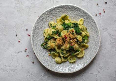 Quale farina usare? Come cuocere le cime di rapa? Quali acciughe comprare? Qui tutte le risposte ai vostri dubbi Pistachio Health Benefits, Italian Cuisine Recipe, Instant Pot Pasta Recipe, Pistachio Pesto, Lapsang Souchong, Marinara Sauce Homemade, Homemade Marinara, Roasted Asparagus, Pesto Recipe