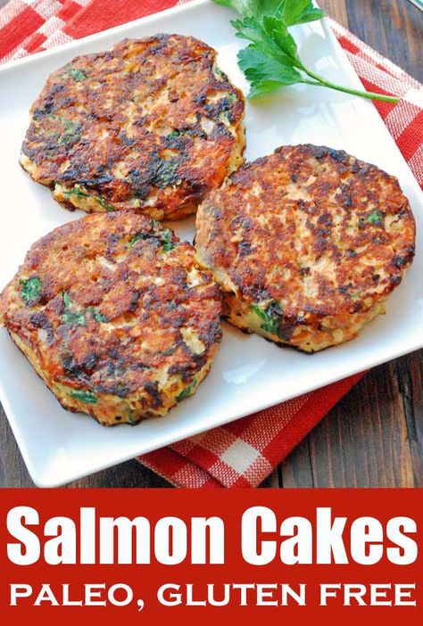 Delicious salmon cakes make a healthy, easy weekday dinner. Leftovers are perfect for lunch the next day, and you don't even need to heat them up! Canned Salmon Cakes, Gluten Free Salmon, Salmon Cakes Recipe, Canned Salmon, Garlic Butter Salmon, Loaded Cauliflower, Dinner Leftovers, Weekday Dinner, Healthy Salmon Recipes