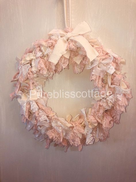 Rag Crafts, Rag Wreath Tutorial, Wreath Nursery, Shabby Chic Diy Projects, Shabby Chic Diy Crafts, Lace Ideas, Gingham Quilt, Diy Mailbox, Shabby Chic Wreath