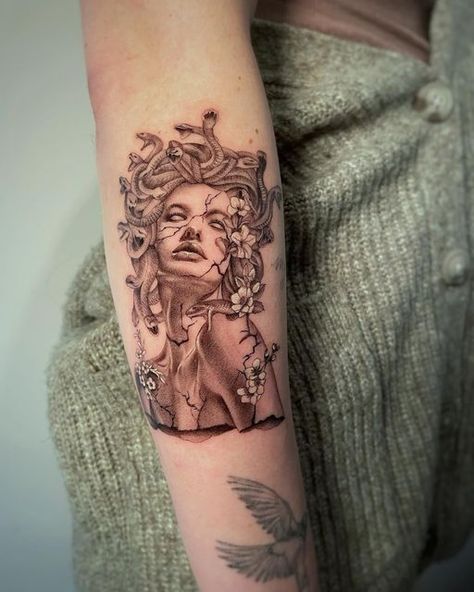 Eleonora Balducchi on Instagram: "Medusa x Morgyn 🐍  Done at @monna.lissa_   * * *  #medusa #medusatattoo #blackandgreytattoo #finelinetattoo #singleneedle #tattooedgirls #tattooedwomen #tattooideas #latattoo #latattooartist" Medusa Ribcage Tattoo, Medusa Tattoo Beautiful, Medusa Mirror Tattoo, Medusa Shoulder Tattoos For Women, Colored Medusa Tattoo, Medusa Tattoo On Leg, Medusa Leg Sleeve Tattoo, Medusa Tattoo On Thigh, Green Mythology Tattoo