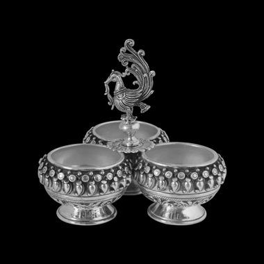 Vummidi Silverware Chennai Pooja Silver Items, Antique Silver Pooja Items, Silver Images, Unique Gifting Ideas, Silver Deepam, Silver Lamps, Temple Ideas, Puja Items, Rajasthan Jaipur