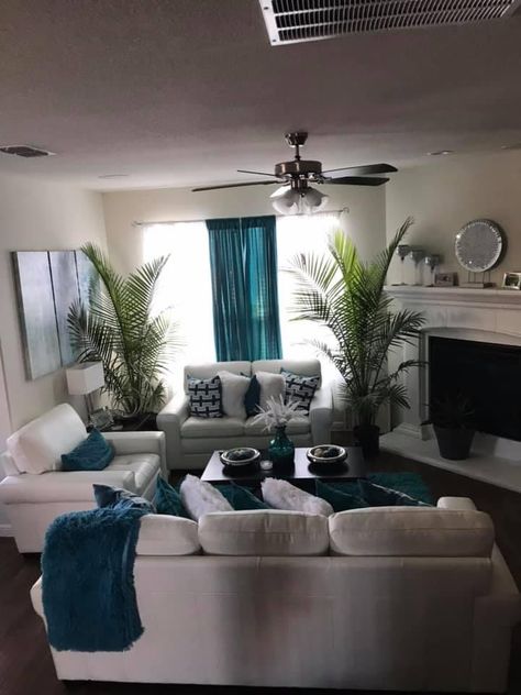 Teal Glam Living Room, Living Room Corner Ideas Between Couches, Teal And Gold Living Room, Teal Living Room Ideas, Earthy Living Room Ideas, Teal Living Room Decor, Turquoise Living Room Decor, Silver Living Room, Teal Home Decor