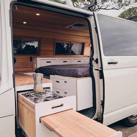 @vanlayouts on Instagram: “I love this low roof conversion! I love the outdoor kitchen! And the layout is perfect with plenty of storage! 📸 @creativevans…” Sprinter 144 Conversion, Van Build Layout, Camper Cabinets, Van Conversion Kits, Bil Camping, Astuces Camping-car, Vw Bus Interior, Minivan Camper Conversion, Big Van