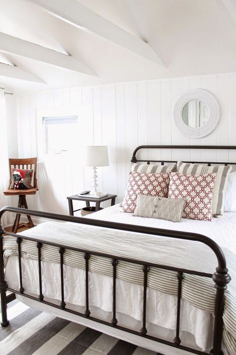 Farmhouse Queen Bed, Modern Farmhouse Bedroom Decor, Rustic Farmhouse Bedroom, Farmhouse Bed, Farmhouse Bedroom Decor Ideas, Farmhouse Style Bedrooms, House Work, Fresh Farmhouse, Iron Bed Frame