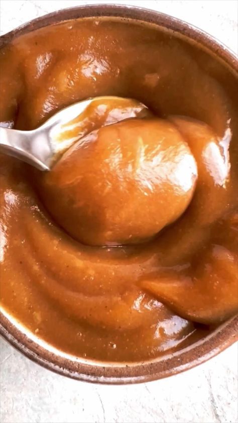 Learn how to make date caramel for a healthier alternative to traditional caramel recipes. Made with just 4 ingredients! Use on cookies, cakes, brownies, bars, ice cream, and more. Gluten-free and vegan. Date Caramel, Dessert Hacks, Vegan Caramel, Caramel Bars, Date Recipes, Gluten Free Vegan Recipes, Gluten Free Desserts Recipes, Vegan Sauces, Nourishing Foods