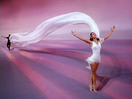 love this dance scene of Singing in the Rain with Gene Kelly... Cyd Charisse, Blithe Spirit, An American In Paris, Gene Kelly, Movie Shots, Singing In The Rain, Film Inspiration, Movie Costumes, Clint Eastwood