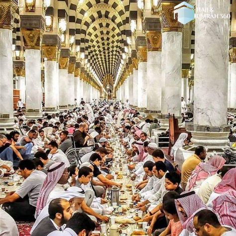 #Iftar in #Madinah Masjid Nabwi, Al Masjid An Nabawi, Muslim Photos, Medina Mosque, Masjid Al Haram, Muslim Images, Muslim Couple Photography, Beautiful Mosques, Love In Islam