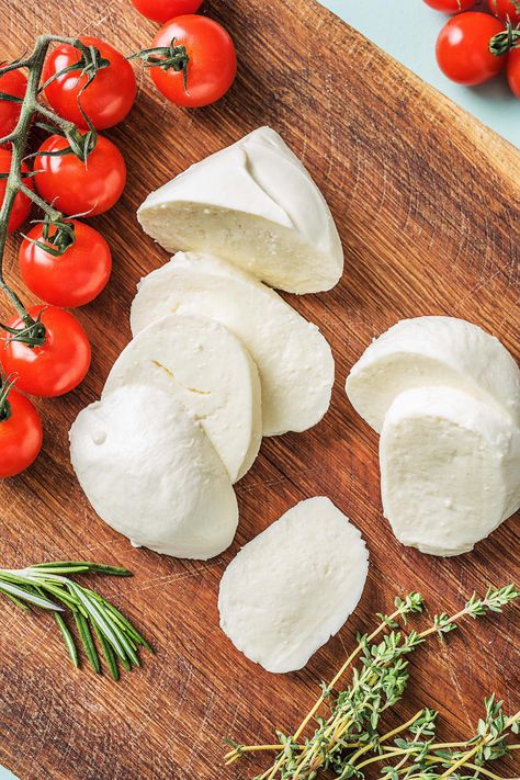 How to cook and eat Mozzarella cheese! Type: Semi-soft, brined, cow’s cheese  Flavor profile: Soft, fresh, milky  Pairs well with: Roasted red peppers, eggplant, tomatoes, basil, olives  Use in: Pizza, salad, pasta, lasagna  Cooking characteristics: Best baked or fresh  More info and recipes on blog.hellofresh.com Fresh Chicken Recipes, Hello Fresh Chicken, Hello Fresh Dinners, Buttermilk Baking, Dairy Snacks, Creamy Cocktails, Pasta Lasagna, Pizza Salad, Baking Secrets