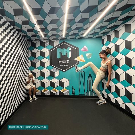 Museum of Illusions NYC (@moi_newyork) • Foto e video di Instagram Museum Of Illusions, Nyc Lifestyle, Big Apple, Waiting For You, New York, The World, On Instagram, Instagram