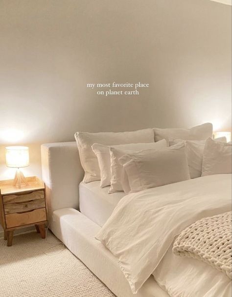 Hermes Blanket Bedroom, Vanilla Girl Room, Hermes Blanket, Classic House Design, Collared Shirts, Vanilla Girl, Dream Spaces, Home Styling, Room Ideas Bedroom