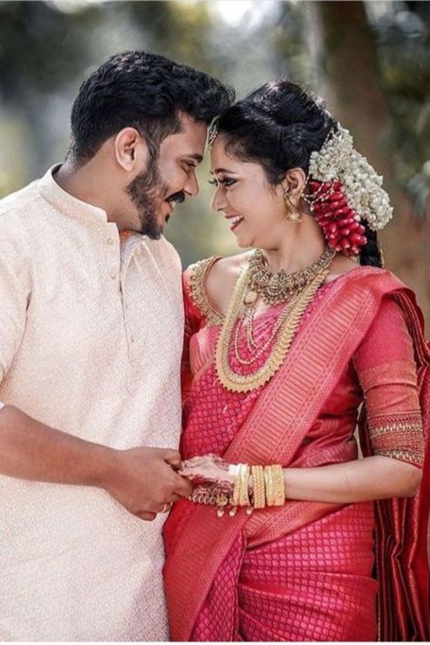 Tamil Wedding Photography Couples, Engagement Copal Photo, South Indian Wedding Poses Couple Photos, Tamil Wedding Photoshoot, Temple Poses For Couple, South Indian Wedding Couple Poses, Tamil Wedding Poses, Temple Couple Poses, Tamil Couple Photoshoot