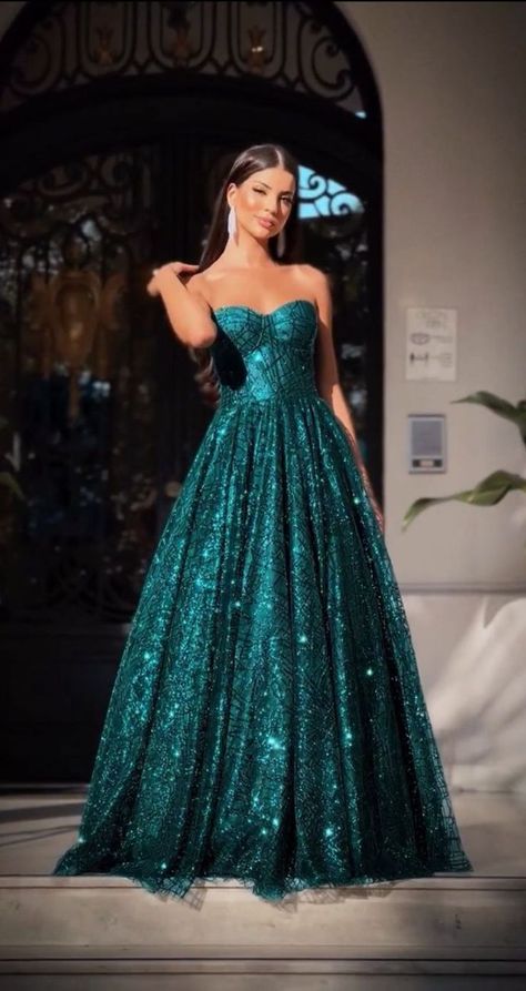 Gala Attire, Elegant Prom Dress, Prom Dress Trends, Elegant Prom, Elegant Attire, Elegant Prom Dresses, Prom Style, Gala Dinner, Dinner Outfits