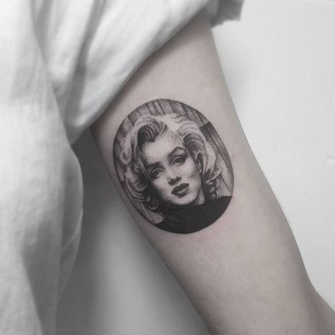 Dotwork Portrait, Hollywood Tattoo, Monroe Tattoo, Kid Portrait, Marilyn Monroe Tattoo, Scandinavian Tattoo, Portrait Tattoos, Flame Tattoos, Awesome Tattoo