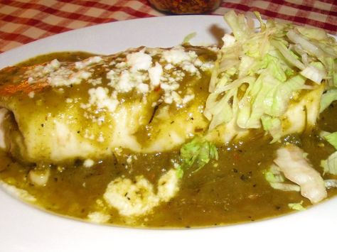 Burrito Sauce Recipe, Green Chili Burritos, Smothered Beef Burritos, Burrito Sauce, Burritos Beef, Mexican Burritos, Hatch Chili Recipes, Pork Burritos, Smothered Burritos