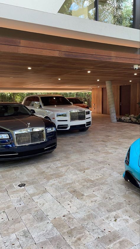 Rich Garage, Garage With Cars, Rich Snaps, Car Collection Garage, Private Jet Travel, Rich Cars, Modern Mansion, Luxury Lifestyle Dreams, Luxury Aesthetic