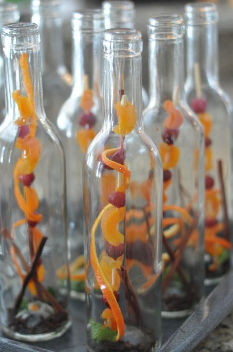 Inserting Orange and Cranberry Skewers Red Wine Vinegar Recipes, Infused Oil Recipes, How To Make Vinegar, Orange And Cranberry, Herbal Vinegar, Flavored Vinegars, Infused Vinegars, Salad Jar Recipe, Dipping Oil