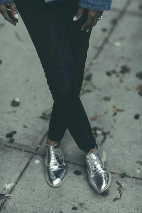 dancin shoes Metallic Oxfords, Silver Shoes, Crazy Shoes, Shoe Obsession, Fashion Mode, Looks Style, Shoe Lover, Mode Inspiration, Shoe Game