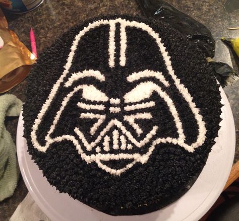 Darth Vader Cake Easy, Pastel Darth Vader, Star Wars Cake Easy, Cupcakes Star Wars, Darth Vader Party, Darth Vader Cake, Diy Birthday Cake, Birthday Sheet Cakes, Star Wars Cake