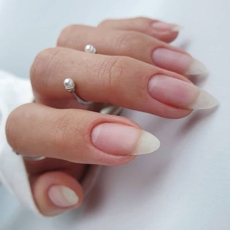 Grow Out Your Nails, Nail Shape And Length, Natural Nail Care, Natural Nail Art, Weak Nails, Nail Polish Storage, Glass Nail File, Damaged Nails, How To Grow Nails