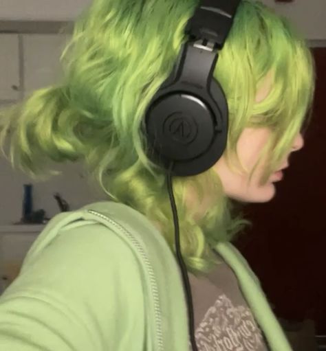 Green Jellyfish Hair, Toxic Green Hair, Hair Colour Placement Ideas, Green Hair Faceless, Slime Green Hair, Short Green Hair Aesthetic, Light Green Hair Aesthetic, Green Hair Aesthetic Faceless, Green Hair Tan Skin